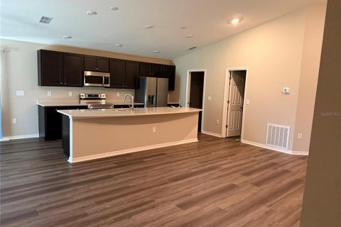 Villa ou maison à louer à Auburndale, Floride: 4 chambres, 160.72 m2 № 2224871 - photo 2