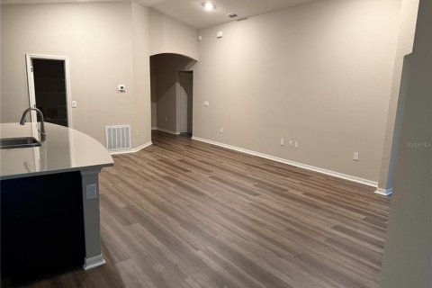 Villa ou maison à louer à Auburndale, Floride: 4 chambres, 160.72 m2 № 2224871 - photo 3