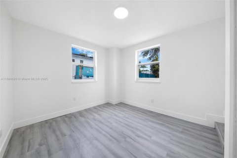 House in Miami, Florida 3 bedrooms, 61.69 sq.m. № 1950507 - photo 19