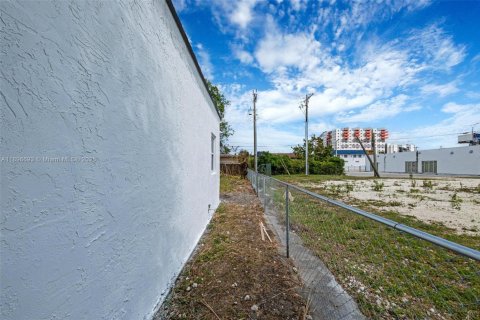 House in Miami, Florida 3 bedrooms, 61.69 sq.m. № 1950507 - photo 28