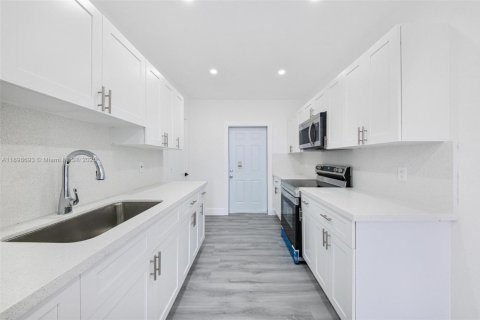 House in Miami, Florida 3 bedrooms, 61.69 sq.m. № 1950507 - photo 7