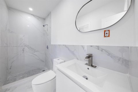 House in Miami, Florida 3 bedrooms, 61.69 sq.m. № 1950507 - photo 17
