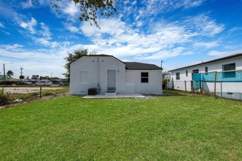 House in Miami, Florida 3 bedrooms, 61.69 sq.m. № 1950507 - photo 29
