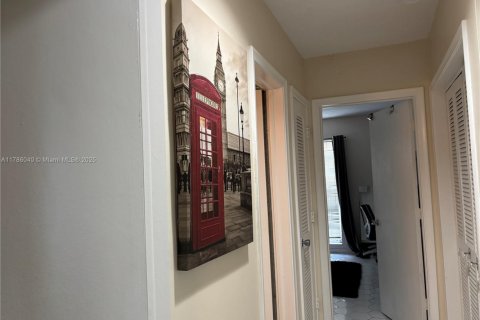 Снять в аренду виллу или дом в Тамарак, Флорида 4 спальни, 222.5м2, № 1958835 - фото 7