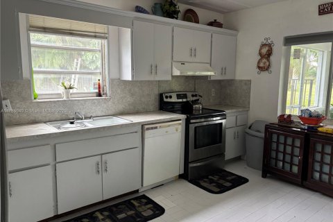 Снять в аренду виллу или дом в Тамарак, Флорида 4 спальни, 222.5м2, № 1958835 - фото 3