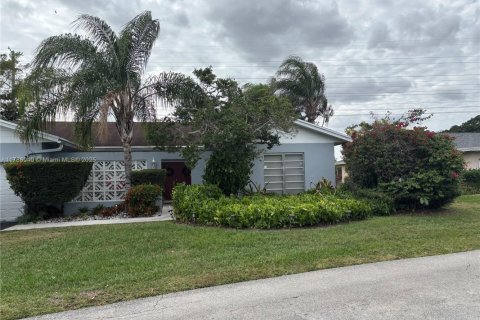 Снять в аренду виллу или дом в Тамарак, Флорида 4 спальни, 222.5м2, № 1958835 - фото 1