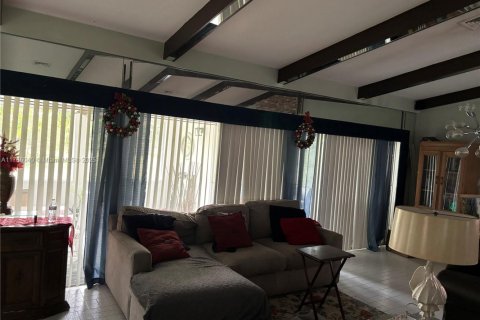 Снять в аренду виллу или дом в Тамарак, Флорида 4 спальни, 222.5м2, № 1958835 - фото 4