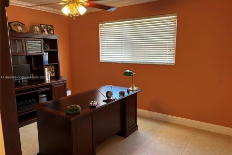 Casa en venta en Hollywood, Florida, 4 dormitorios, 268.12 m2 № 1951357 - foto 13
