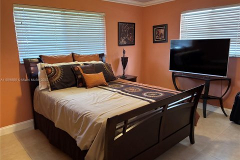 Casa en venta en Hollywood, Florida, 4 dormitorios, 268.12 m2 № 1951357 - foto 12