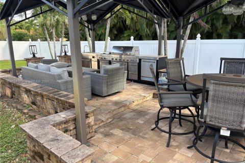 Casa en venta en Hollywood, Florida, 4 dormitorios, 268.12 m2 № 1951357 - foto 4
