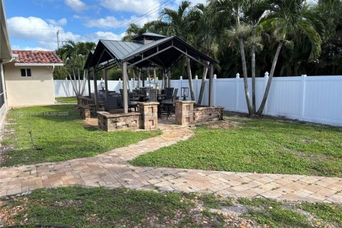 Casa en venta en Hollywood, Florida, 4 dormitorios, 268.12 m2 № 1951357 - foto 3