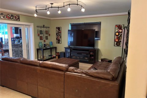 Casa en venta en Hollywood, Florida, 4 dormitorios, 268.12 m2 № 1951357 - foto 10