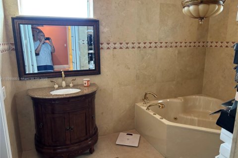 Casa en venta en Hollywood, Florida, 4 dormitorios, 268.12 m2 № 1951357 - foto 15