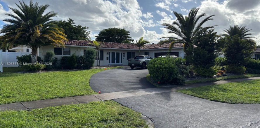 Casa en Hollywood, Florida 4 dormitorios, 268.12 m2 № 1951357