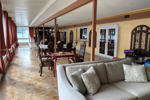 Casa en venta en Hollywood, Florida, 4 dormitorios, 268.12 m2 № 1951357 - foto 5