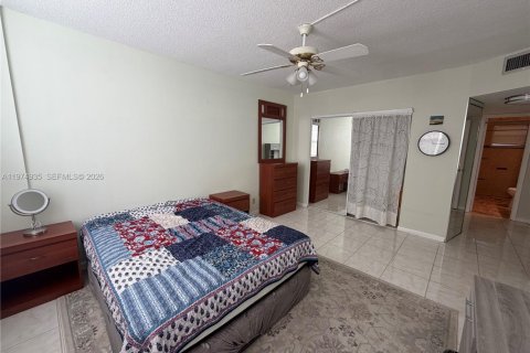Condo in Hallandale Beach, Florida, 2 bedrooms  № 2043299 - photo 19