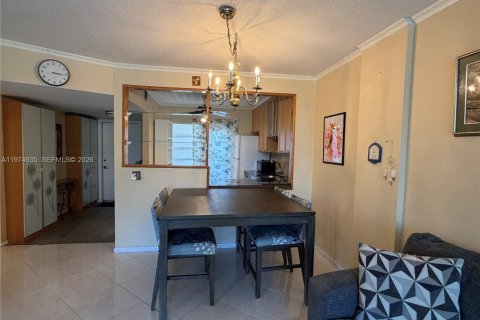 Condo in Hallandale Beach, Florida, 2 bedrooms  № 2043299 - photo 8