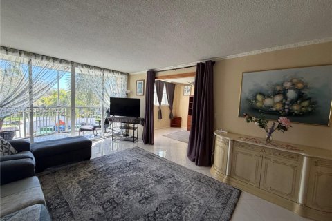 Condo in Hallandale Beach, Florida, 2 bedrooms  № 2043299 - photo 6