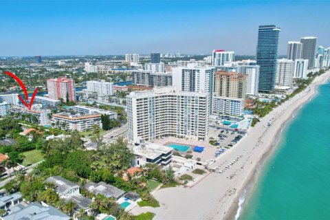 Condo in Hallandale Beach, Florida, 2 bedrooms  № 2043299 - photo 29