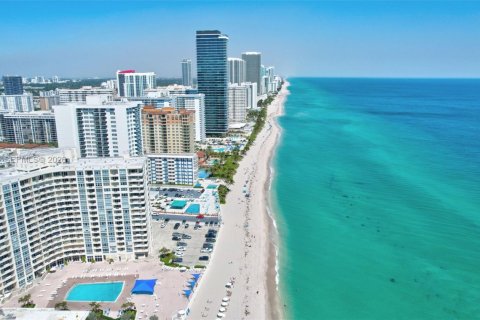 Condo in Hallandale Beach, Florida, 2 bedrooms  № 2043299 - photo 3