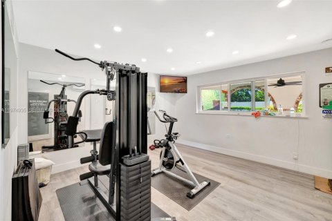 Condo in Hallandale Beach, Florida, 2 bedrooms  № 2043299 - photo 23