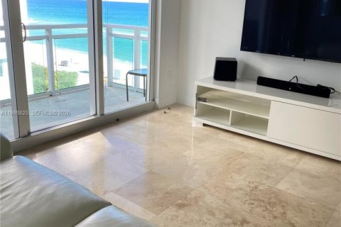 Снять в аренду квартиру в Майами-Бич, Флорида 1 спальня, 75.44м2, № 2060935 - фото 2