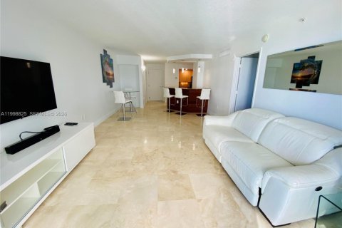 Снять в аренду квартиру в Майами-Бич, Флорида 1 спальня, 75.44м2, № 2060935 - фото 3