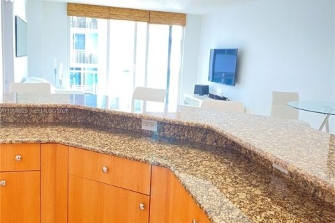 Снять в аренду квартиру в Майами-Бич, Флорида 1 спальня, 75.44м2, № 2060935 - фото 4