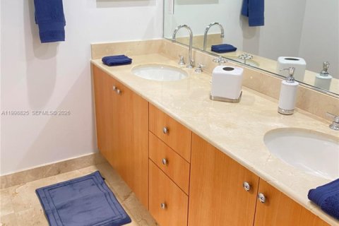 Снять в аренду квартиру в Майами-Бич, Флорида 1 спальня, 75.44м2, № 2060935 - фото 11