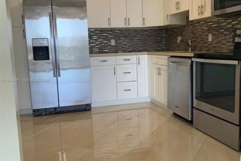 Condo in North Miami, Florida, 2 bedrooms  № 2054122
