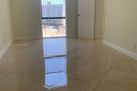 Condo in North Miami, Florida, 2 bedrooms  № 2054122 - photo 2