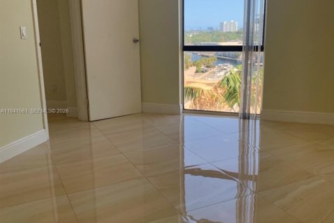 Condo in North Miami, Florida, 2 bedrooms  № 2054122 - photo 5