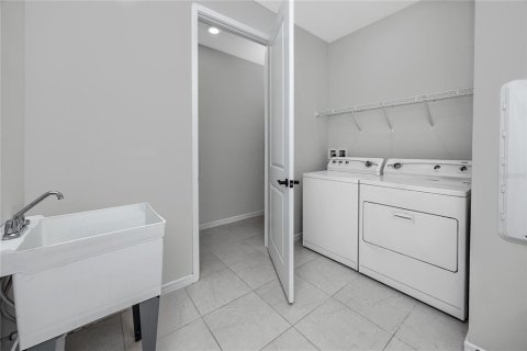 House in Land O' Lakes, Florida 3 bedrooms, 209.87 sq.m. № 1886387 - photo 13
