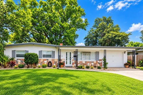 House in Orlando, Florida 3 bedrooms, 143.91 sq.m. № 2286974