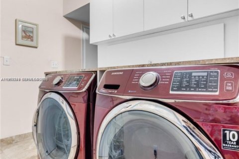 Снять в аренду таунхаус в Майами, Флорида 3 спальни, 138.42м2, № 2005777 - фото 10