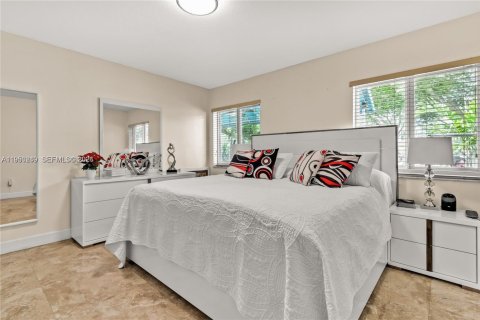 Снять в аренду таунхаус в Майами, Флорида 3 спальни, 138.42м2, № 2005777 - фото 12