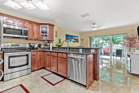 Снять в аренду таунхаус в Майами, Флорида 3 спальни, 138.42м2, № 2005777 - фото 6