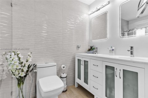 Снять в аренду таунхаус в Майами, Флорида 3 спальни, 138.42м2, № 2005777 - фото 8