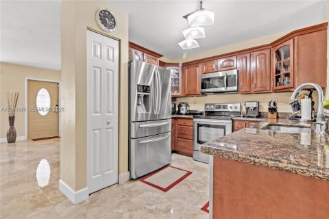 Снять в аренду таунхаус в Майами, Флорида 3 спальни, 138.42м2, № 2005777 - фото 7