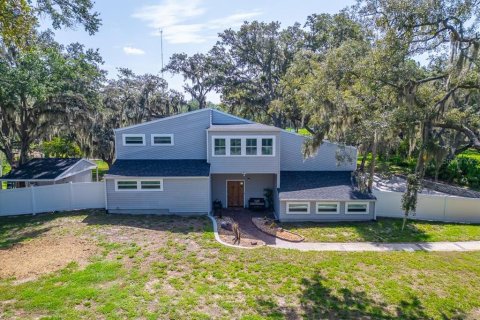 House in Riverview, Florida 3 bedrooms, 303.7 sq.m. № 2157327