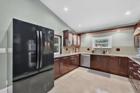 House in Riverview, Florida 3 bedrooms, 303.7 sq.m. № 2157327 - photo 2