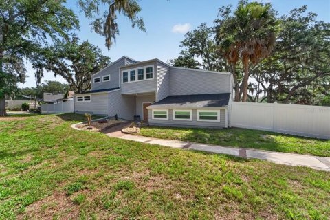 House in Riverview, Florida 3 bedrooms, 303.7 sq.m. № 2157327 - photo 14