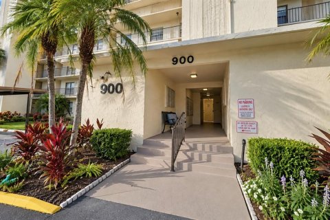 Condominio en alquiler en Clearwater, Florida, 3 dormitorios, 98.94 m2 № 2425992 - foto 2