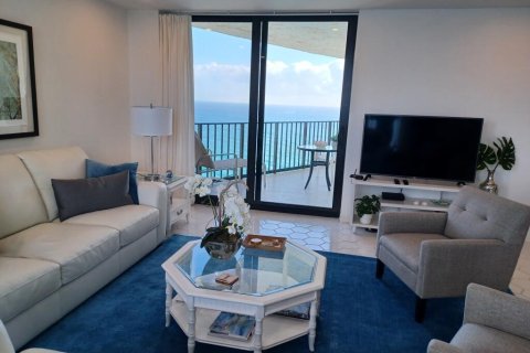 Condo in Riviera Beach, Florida, 2 bedrooms № 2247090