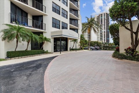 Condo in Riviera Beach, Florida, 2 bedrooms  № 2247090 - photo 3