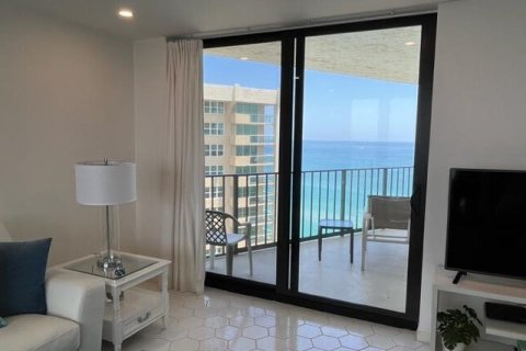 Condo in Riviera Beach, Florida, 2 bedrooms  № 2247090 - photo 13