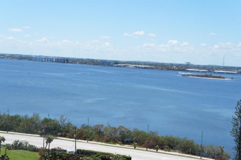 Condo in Riviera Beach, Florida, 2 bedrooms  № 2247090 - photo 10