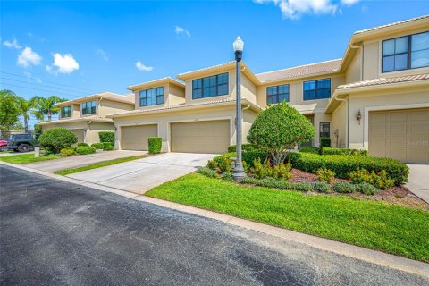 Townhouse in Palm Harbor, Florida 4 bedrooms, 238.76 sq.m. № 1650491 - photo 9