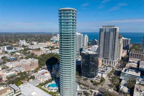 Condo in Saint Petersburg, Florida, 3 bedrooms № 2229628