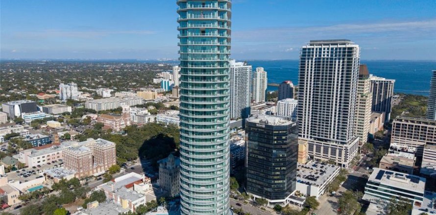Condominio en Saint Petersburg, Florida, 3 dormitorios № 2229628